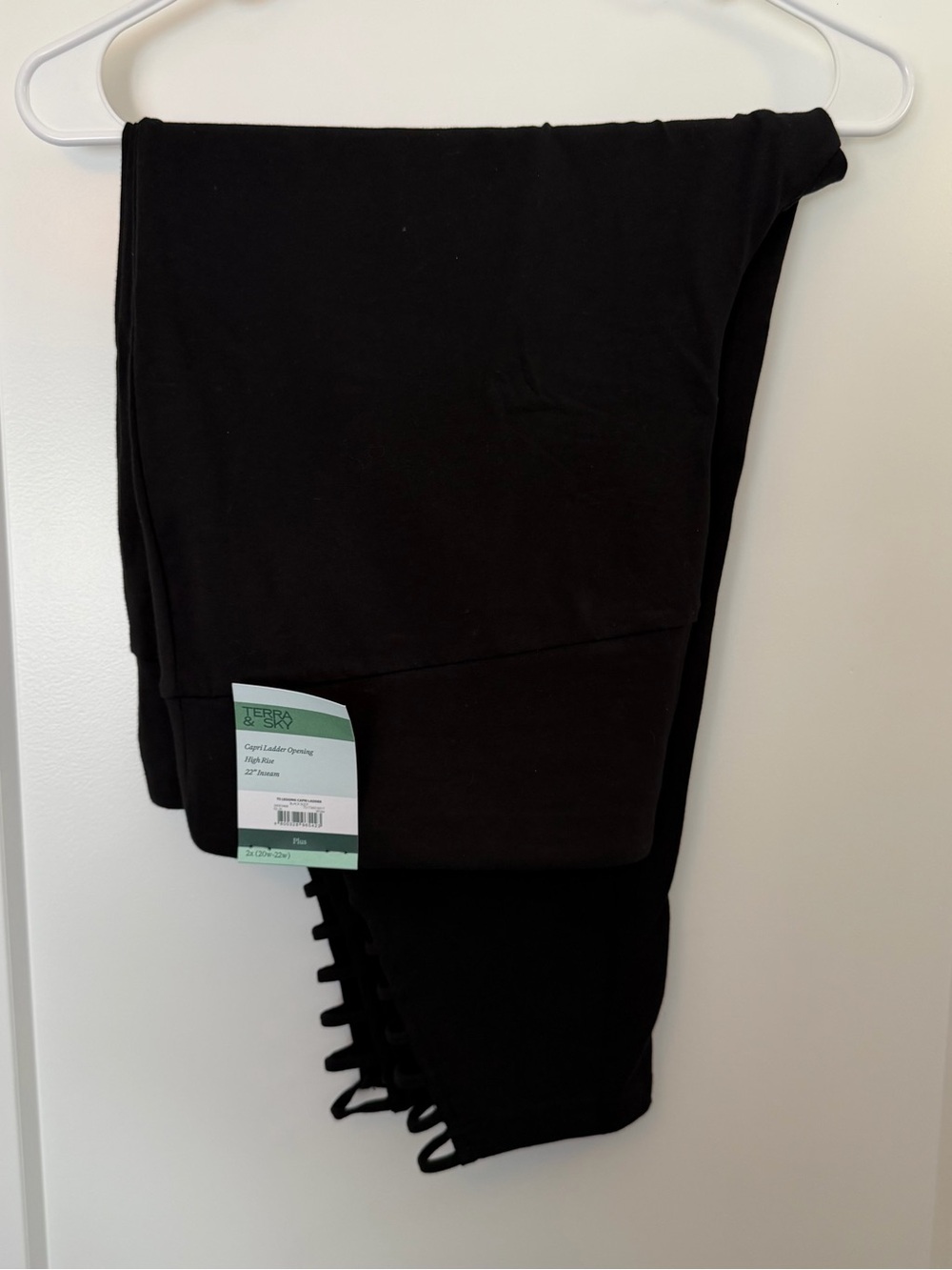 Terra & Sky Black Women’s capri ladder opening